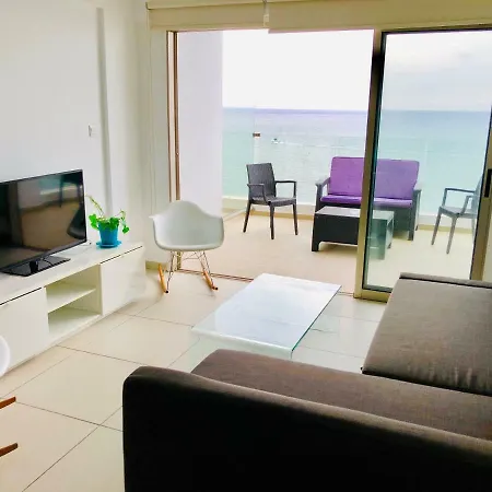 Blue View 402 شقة لارنكا